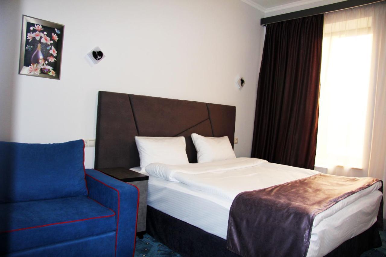 Nice Hotel Єреван Екстер'єр фото